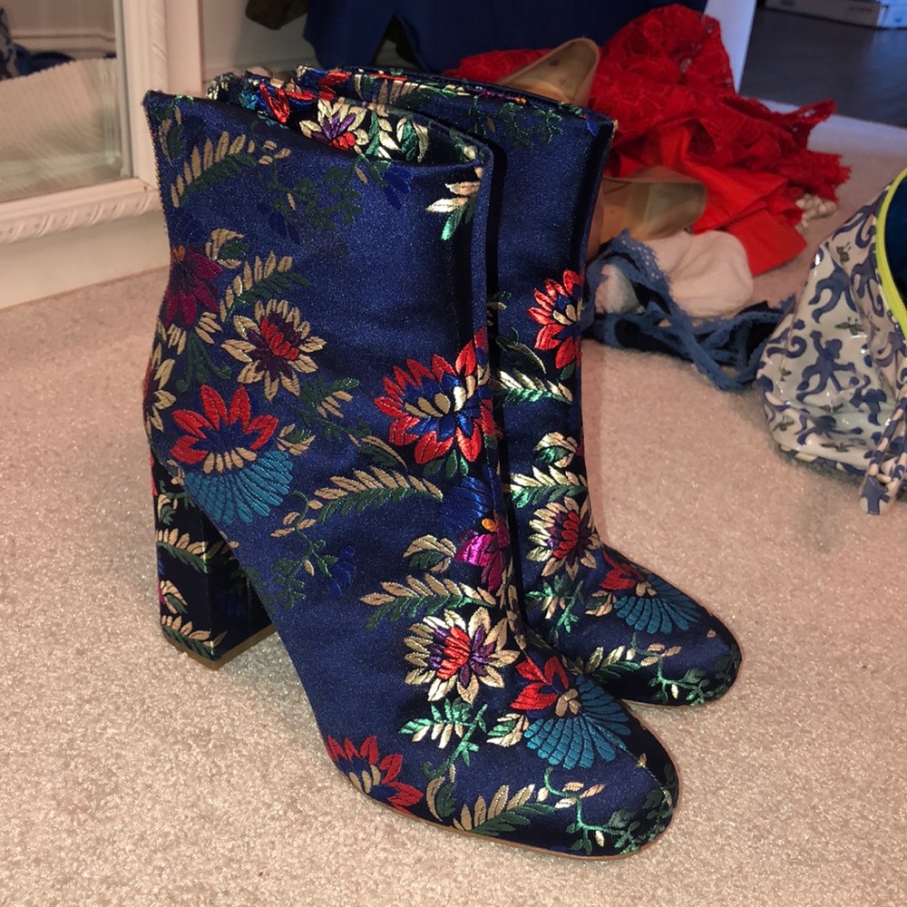 JOIE floral booties, never been worn
